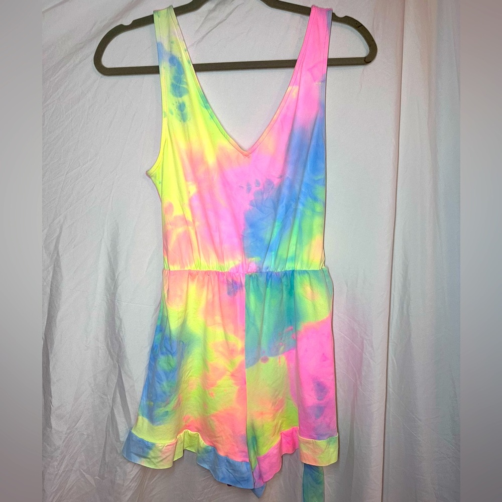 Vibrant Womans Medium FL Waves Paradise USA Tie Dye Romper With Low Cut Tie Back